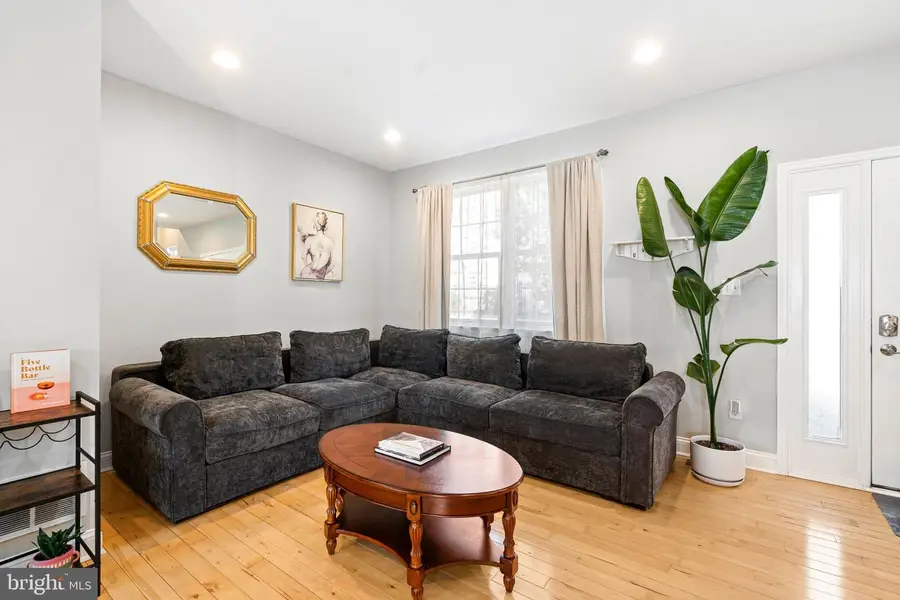 650 N 8th St, Philadelphia, PA 19123 - #3