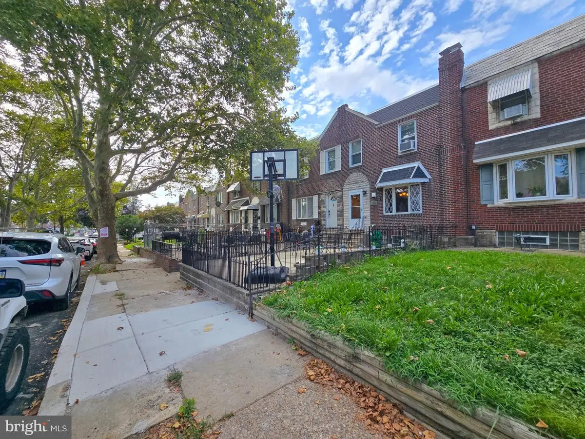 6338 Jackson St, Philadelphia, PA 19135 - #1