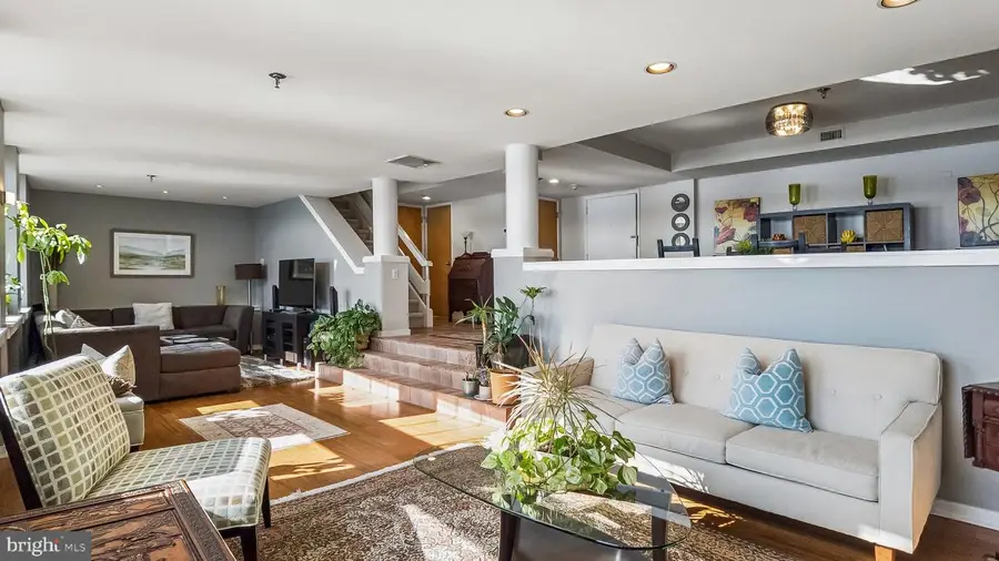 7 N Christopher Columbus Blvd #246, Philadelphia, PA 19106 - #3