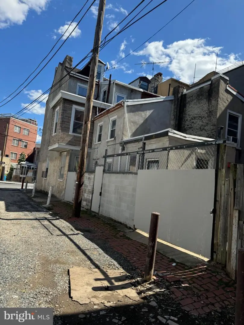 332 N 10th St, Philadelphia, PA 19107 - #3