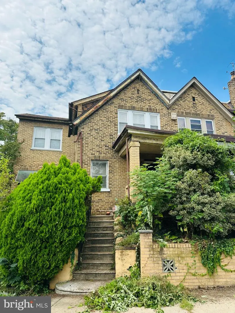 5319 W Oxford St, Philadelphia, PA 19131 - #1
