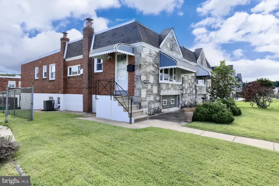 8927 Revere St, Philadelphia, PA 19152 - #2