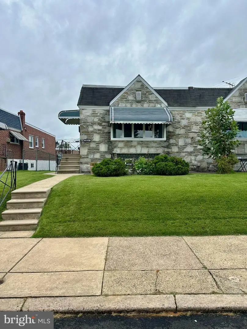 8927 Revere St, Philadelphia, PA 19152 - #3