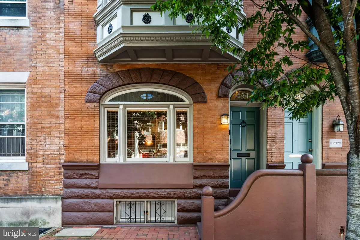 434 Spruce St, Philadelphia, PA 19106 - #1