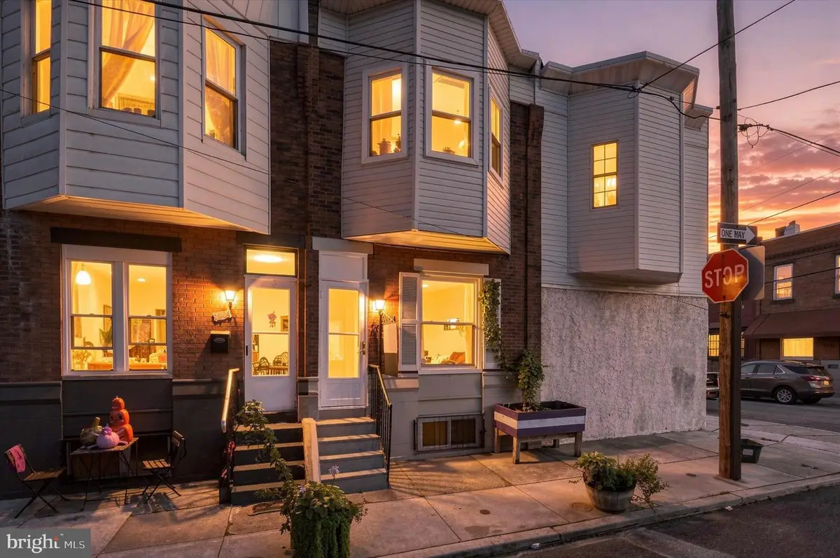 2066 Emily St, Philadelphia, PA 19145 - #1