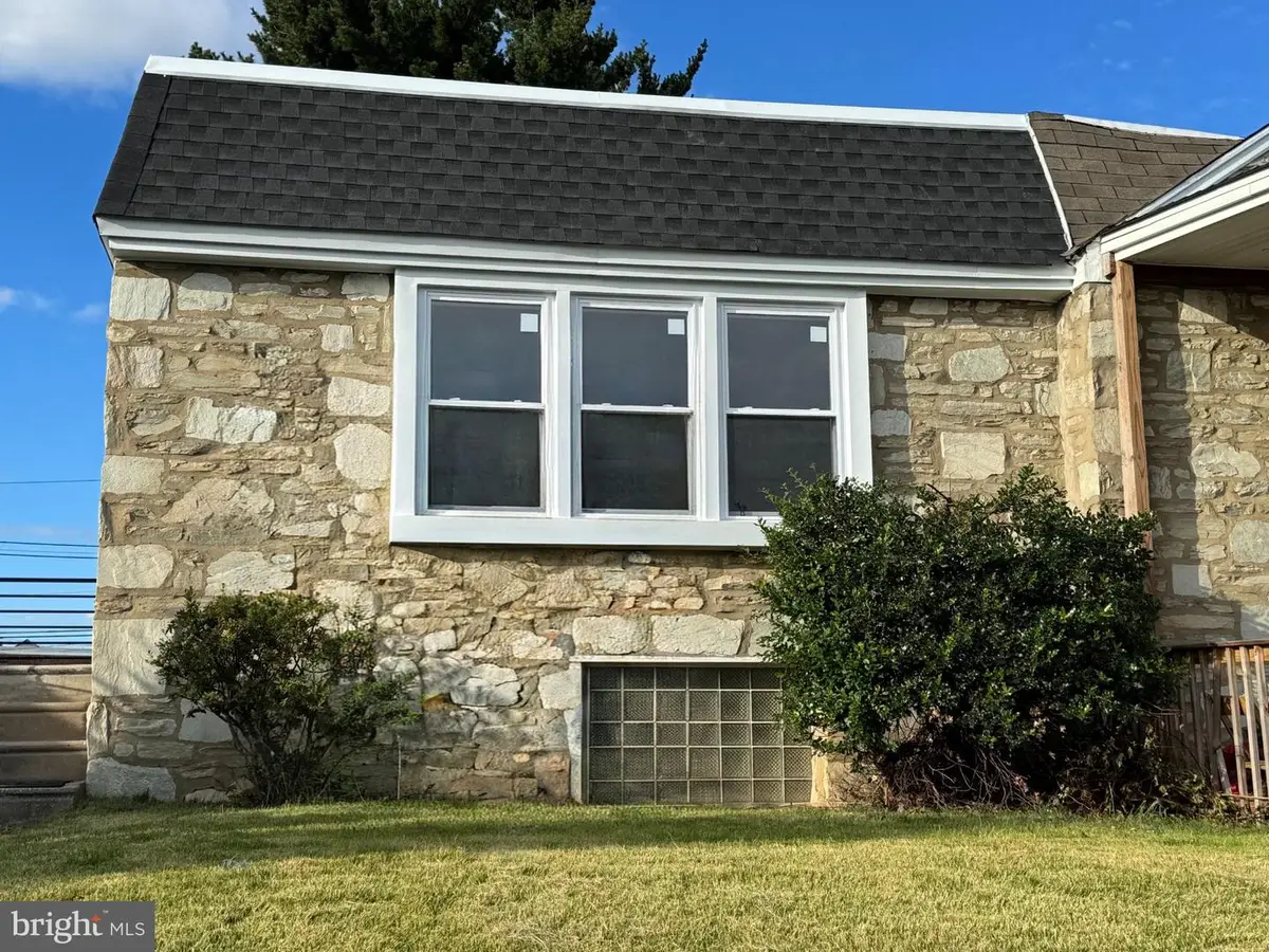 8928 Revere St, Philadelphia, PA 19152 - #1