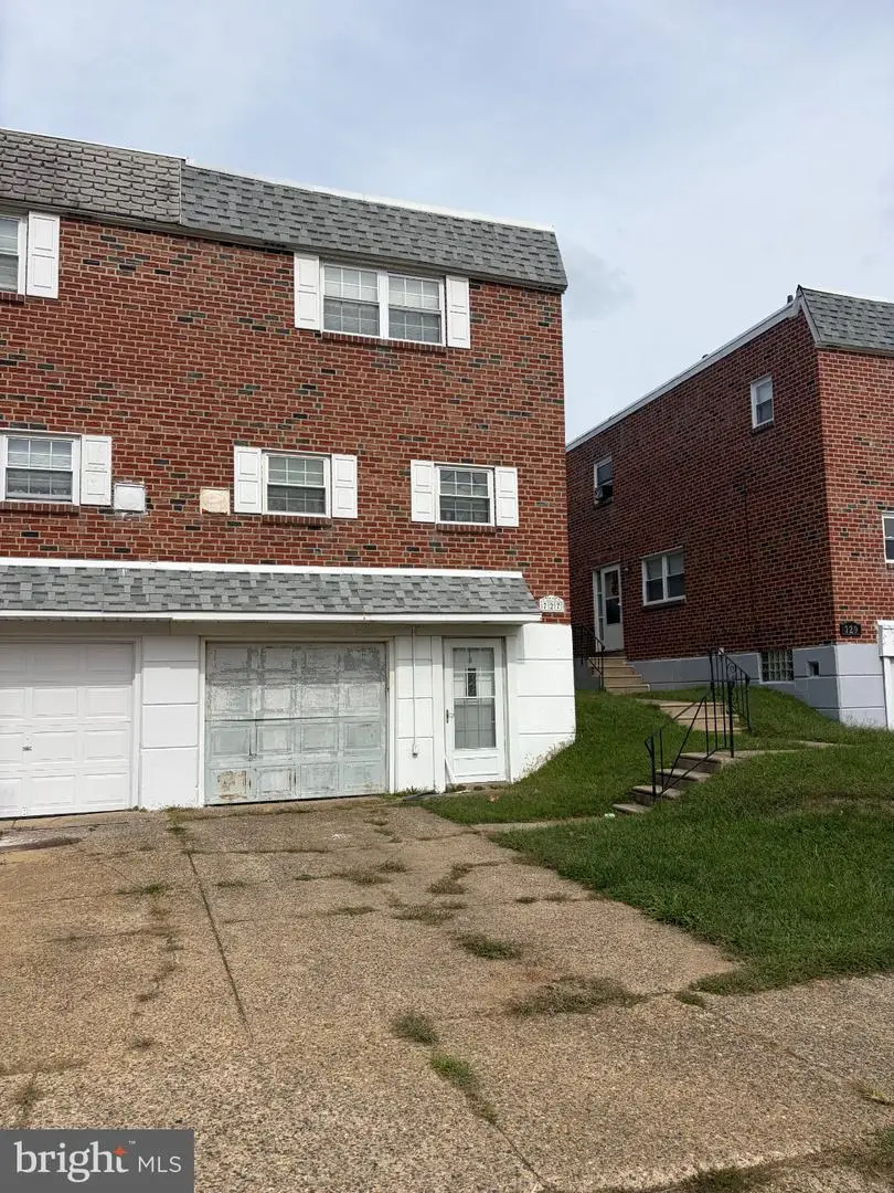 727 Arnold St, Philadelphia, PA 19111 - #1
