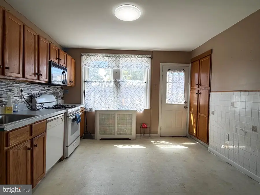 3332 Brighton St, Philadelphia, PA 19149 - #2