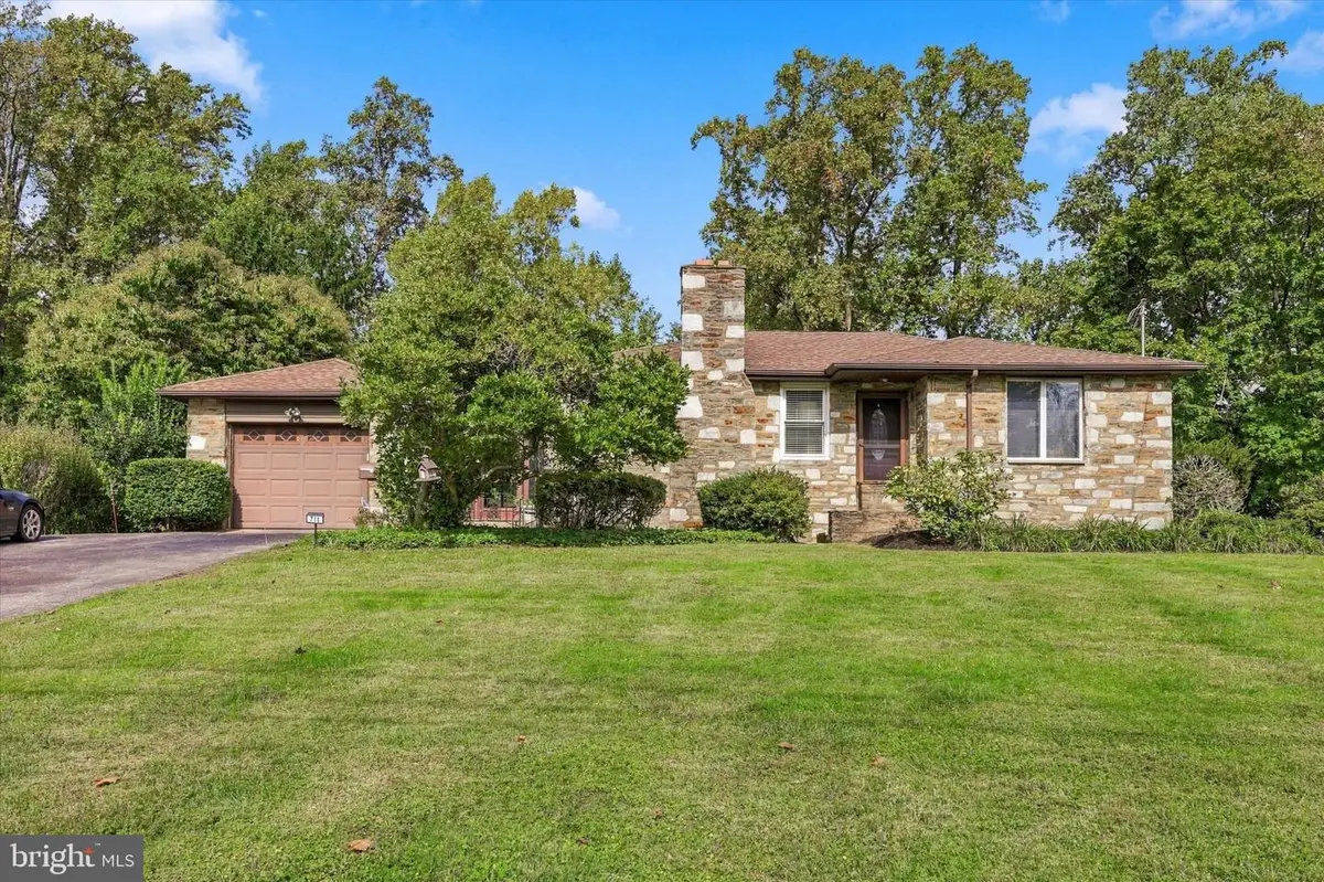 711 Stratford Dr, Philadelphia, PA 19115 - #1
