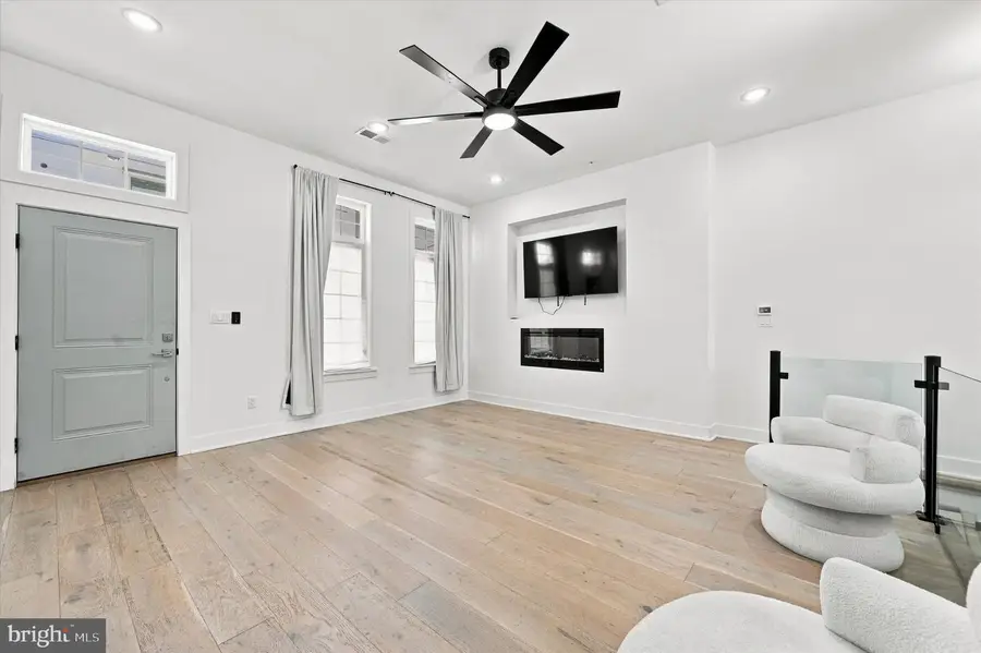 124 E Sharpnack St, Philadelphia, PA 19119 - #2