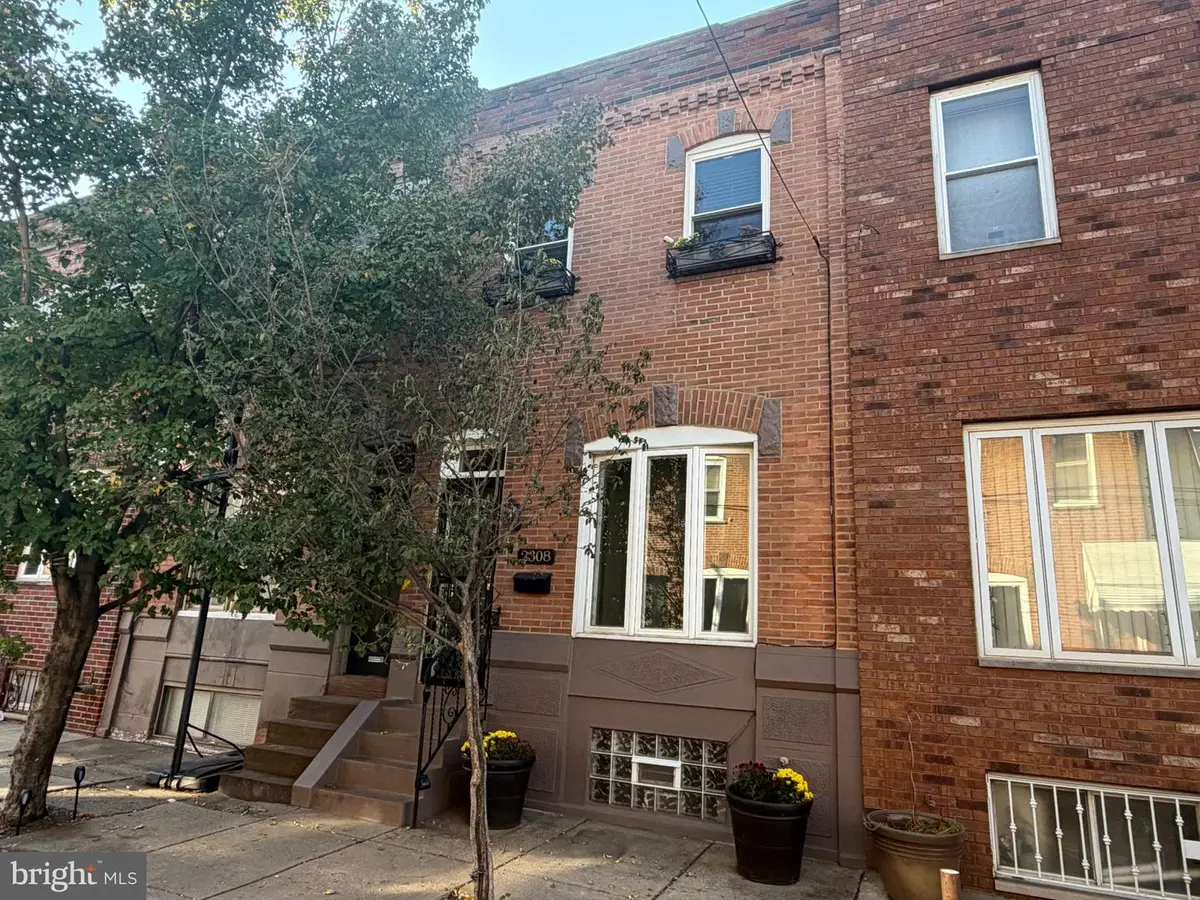 2308 S Lambert St, Philadelphia, PA 19145 - #1