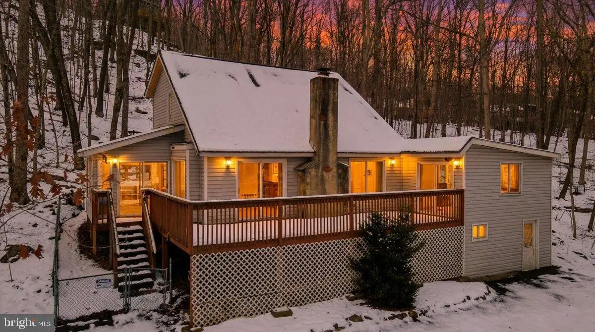 5695 Decker Rd, Bushkill, PA 18324 - #1