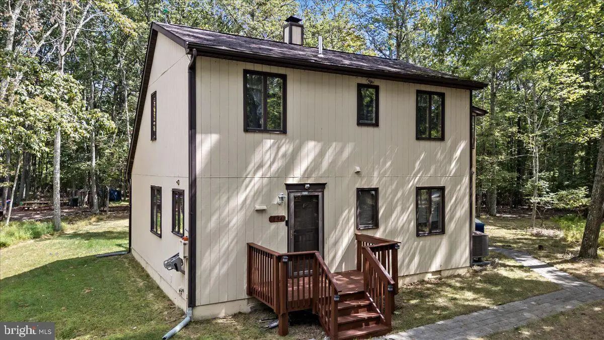 134 Oakenshield Dr, Tamiment, PA 18371 - Image #1