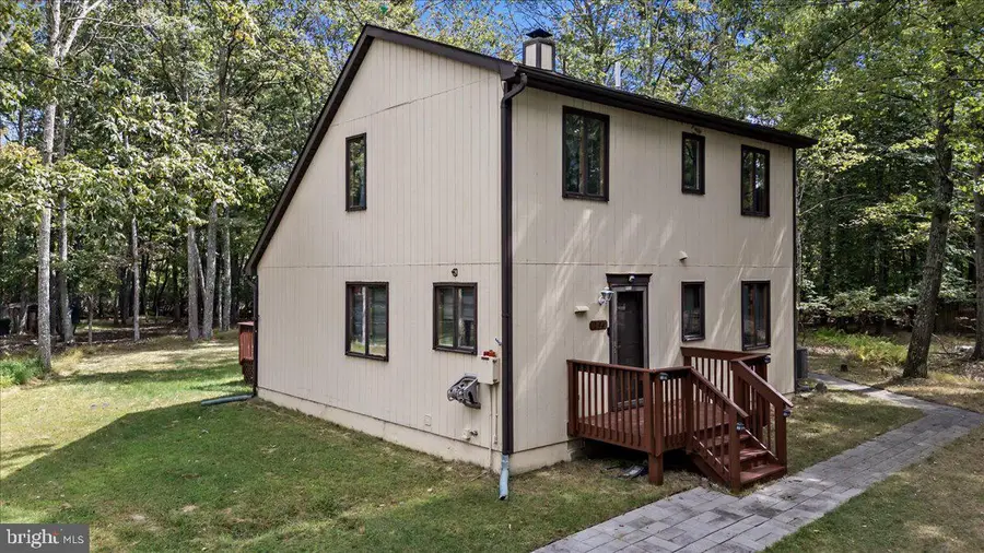 134 Oakenshield Dr, Tamiment, PA 18371 - Image #2