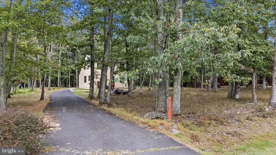 134 Oakenshield Dr, Tamiment, PA 18371 - Image #3