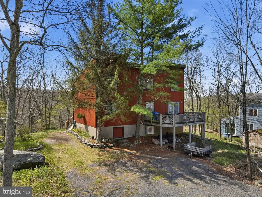 138 Dover Dr, Bushkill, PA 18324 - #2