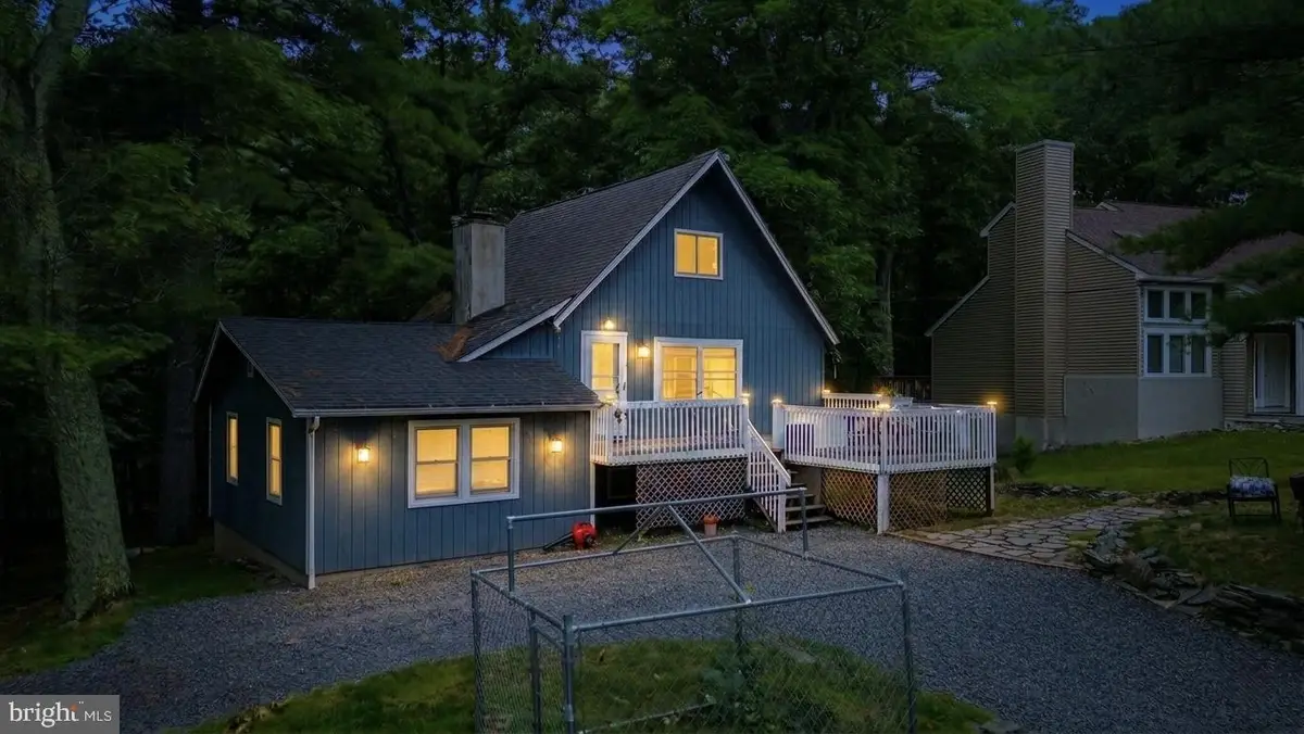 204 Mountain Dr, Dingmans Ferry, PA 18328 - #1