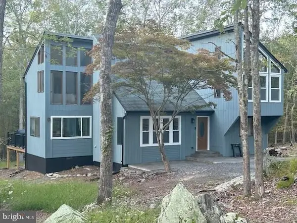 142 Saunders Dr, BUSHKILL, PA 18324