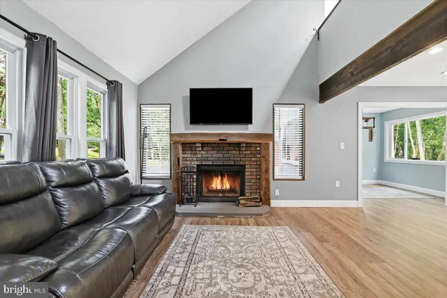 142 Saunders Dr, Bushkill, PA 18324 - #3