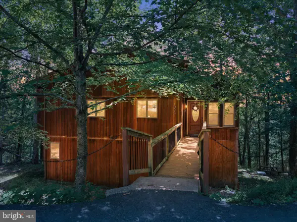 1076 Porter Dr, BUSHKILL, PA 18324