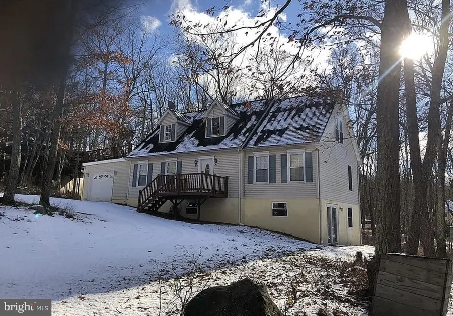 98 Surrey Ln, Lords Valley, PA 18428 - #2