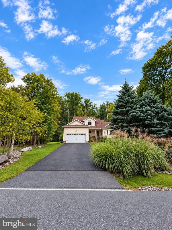 6043 Decker Rd, BUSHKILL, PA 18324