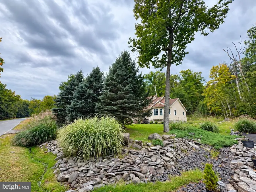 6043 Decker Rd, Bushkill, PA 18324 - #3