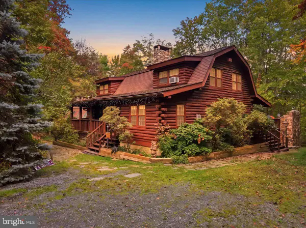 805 Blackbirch Ct, HAWLEY, PA 18428