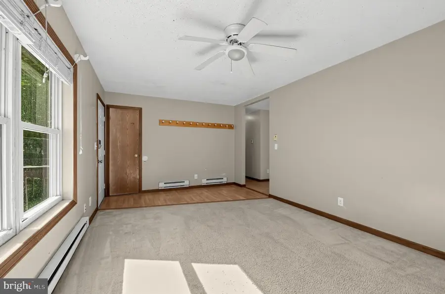521 Starling Ct, Bushkill, PA 18324 - #3