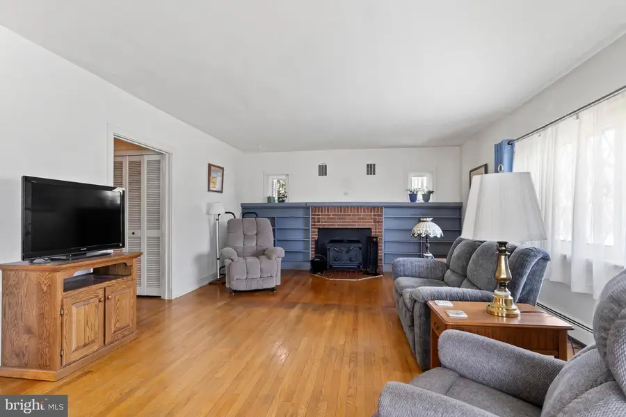 206 E Main St, New Bloomfield, PA 17068 - #3