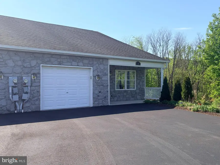 227 Patio Ct, New Bloomfield, PA 17068 - #2