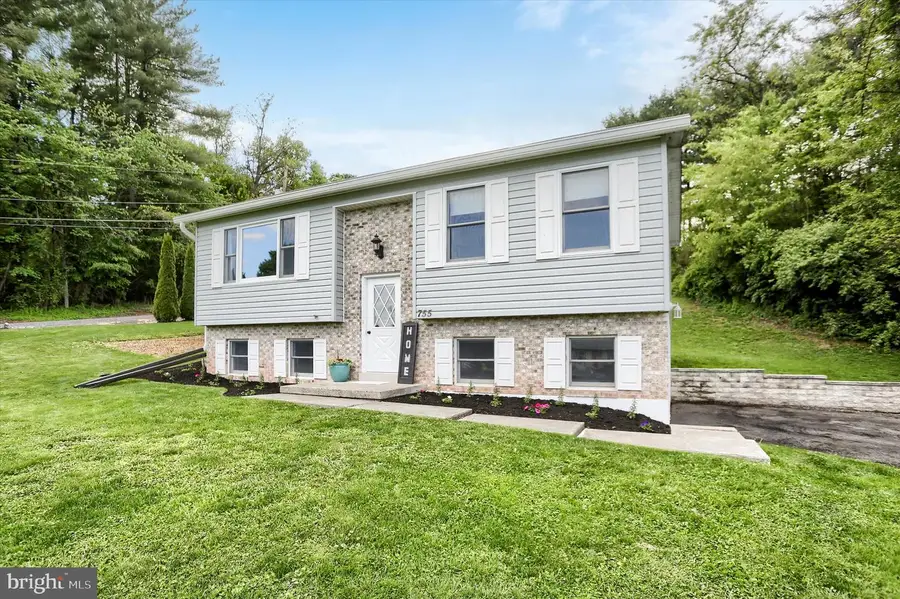 755 Green Hill Dr, Newport, PA 17074 - #2