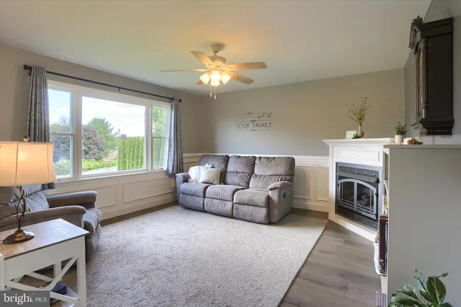 755 Green Hill Dr, Newport, PA 17074 - #3