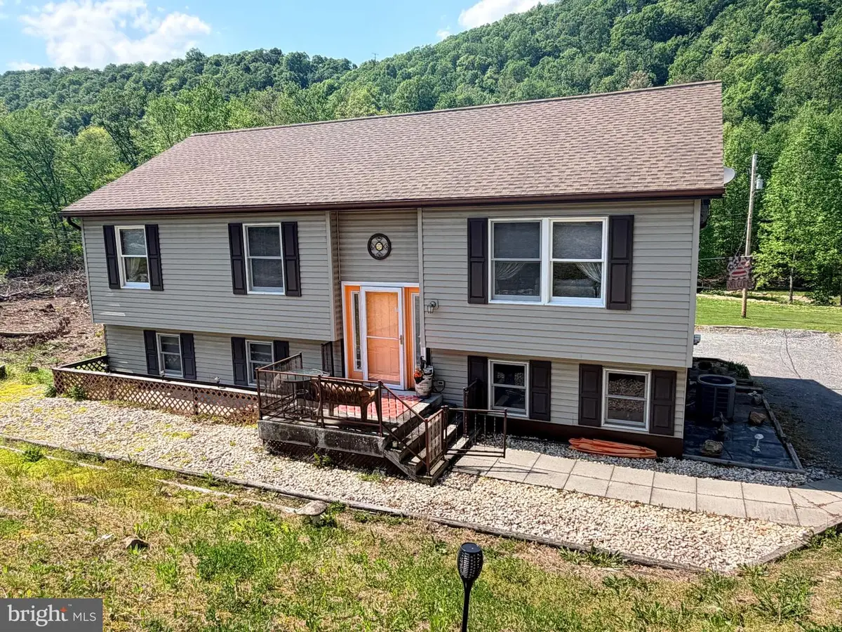 990 Greenbriar Rd, New Bloomfield, PA 17068 - #1