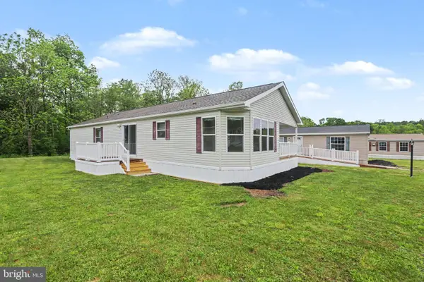 19 Meadowview Dr, NEW BLOOMFIELD, PA 17068