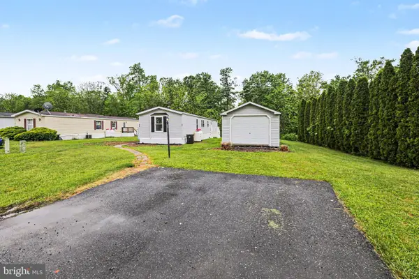 24 Meadowview Dr, NEW BLOOMFIELD, PA 17068