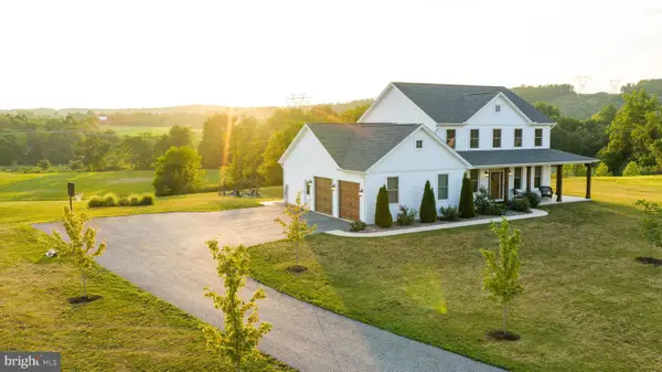 50 Bella Terra Dr, SHERMANS DALE, PA 17090