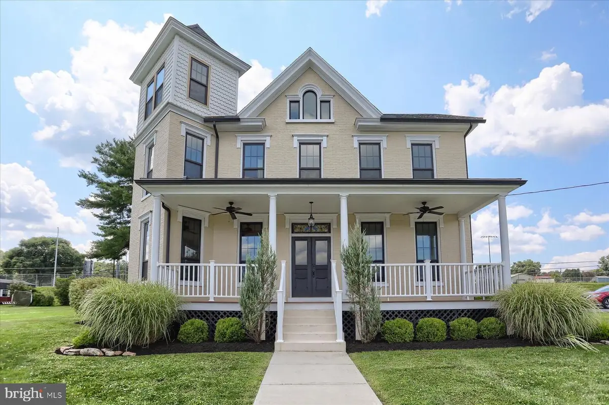 605 N 4th St, Newport, PA 17074 - #1