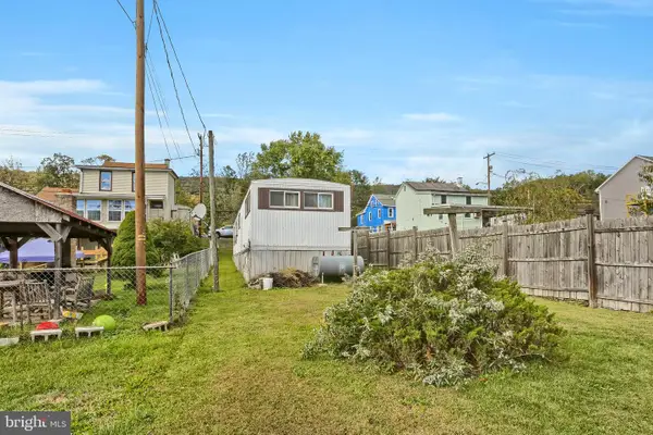 237 W Grand Ave, TOWER CITY, PA 17980