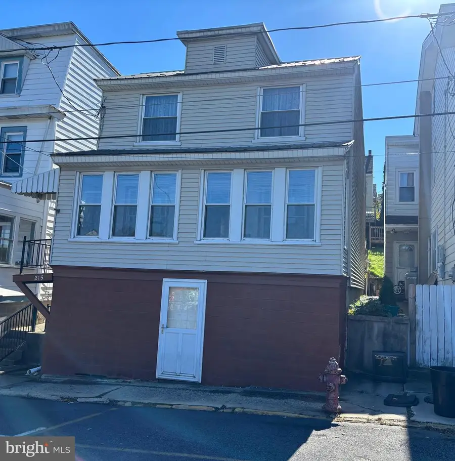 215 S 4th St, Minersville, PA 17954 - Image #2