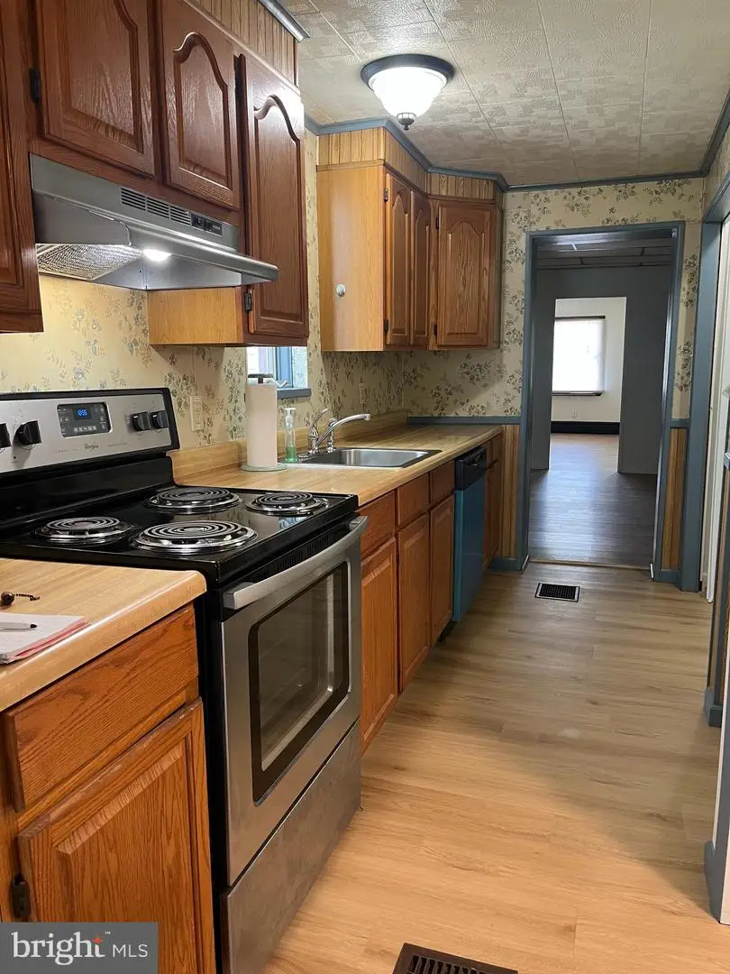 28 Main St, Middleport, PA 17953 - Image #3