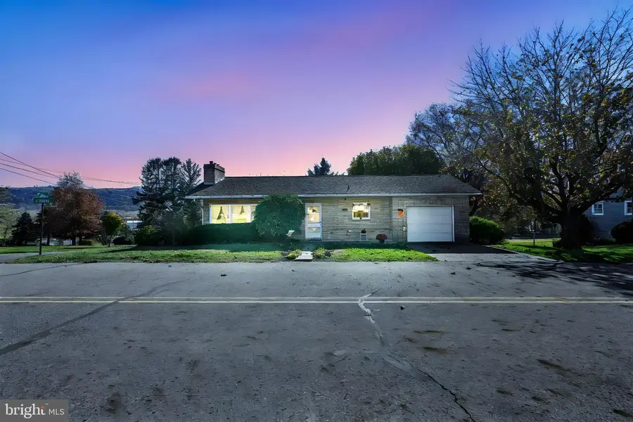 819 E Chestnut St, Hegins, PA 17938 - Image #2