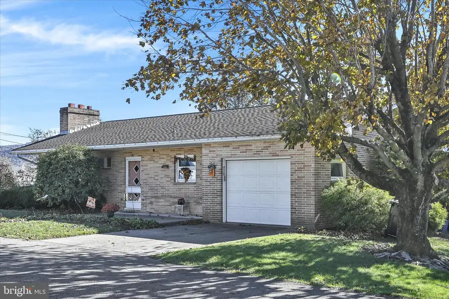 819 E Chestnut St, Hegins, PA 17938 - Image #3