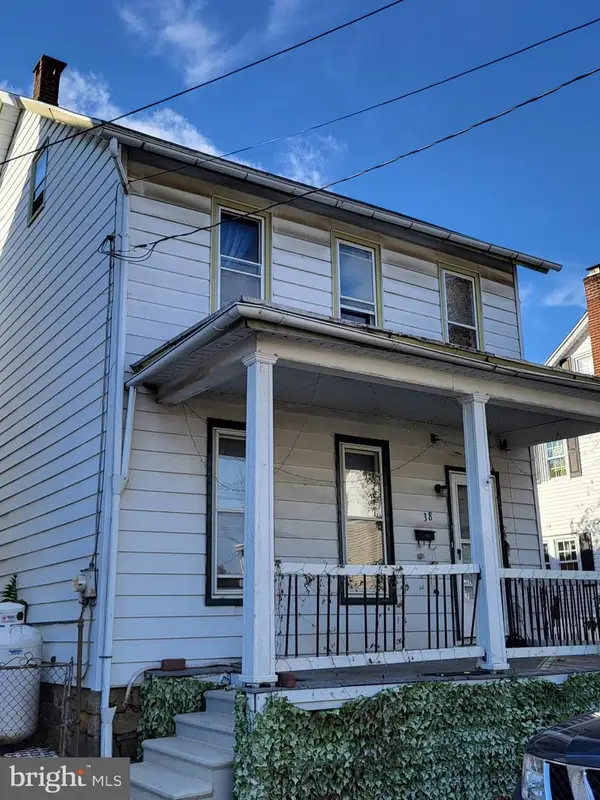 38 Mifflin St, PINE GROVE, PA 17963