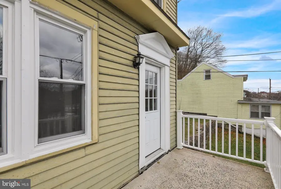 332 W Savory St, Pottsville, PA 17901 - Image #2