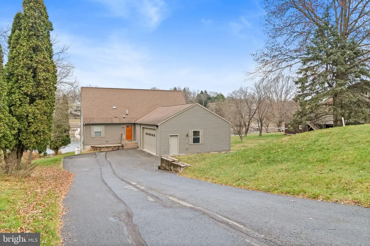 614 W Wynonah Dr, Auburn, PA 17922 - Image #1