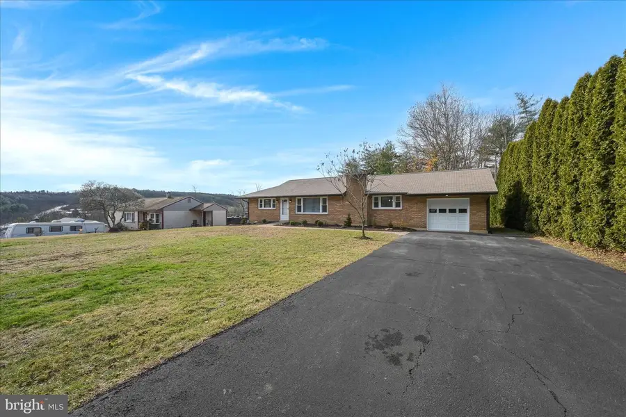15 Earl Ave, Schuylkill Haven, PA 17972 - Image #2