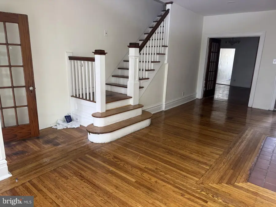 27 E Oak St, Shenandoah, PA 17976 - Image #2