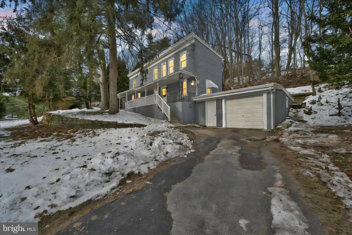 2 E Edgar Lewis St, Minersville, PA 17954 - Image #1