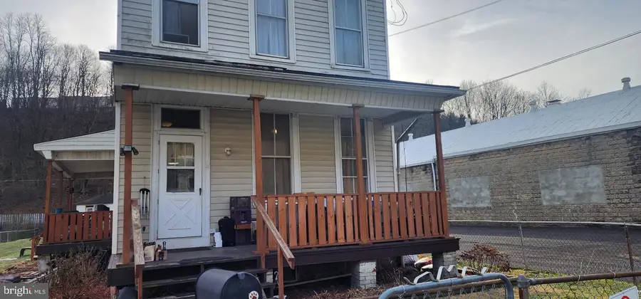 143 W Railroad St, Pottsville, PA 17901 - Image #2